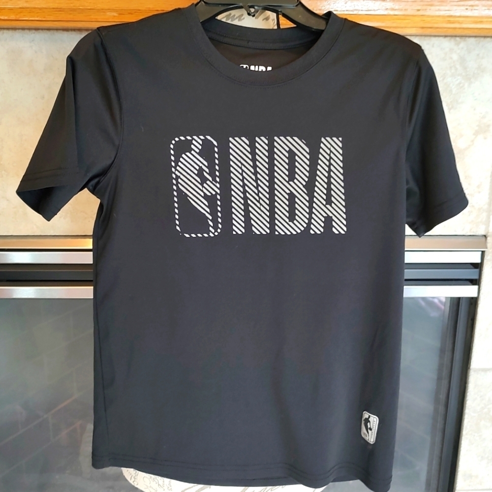 💥 3/$20 NBA Medium (10-12) Black Short Sleeve T-Shirt!
